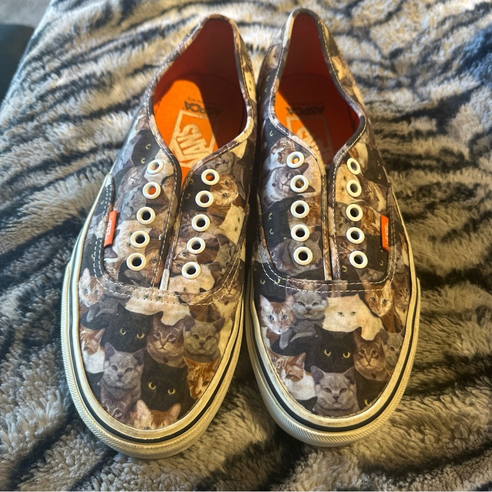 Vans Cat Print Sneakers with Orange Interior - Picture 2 of 16